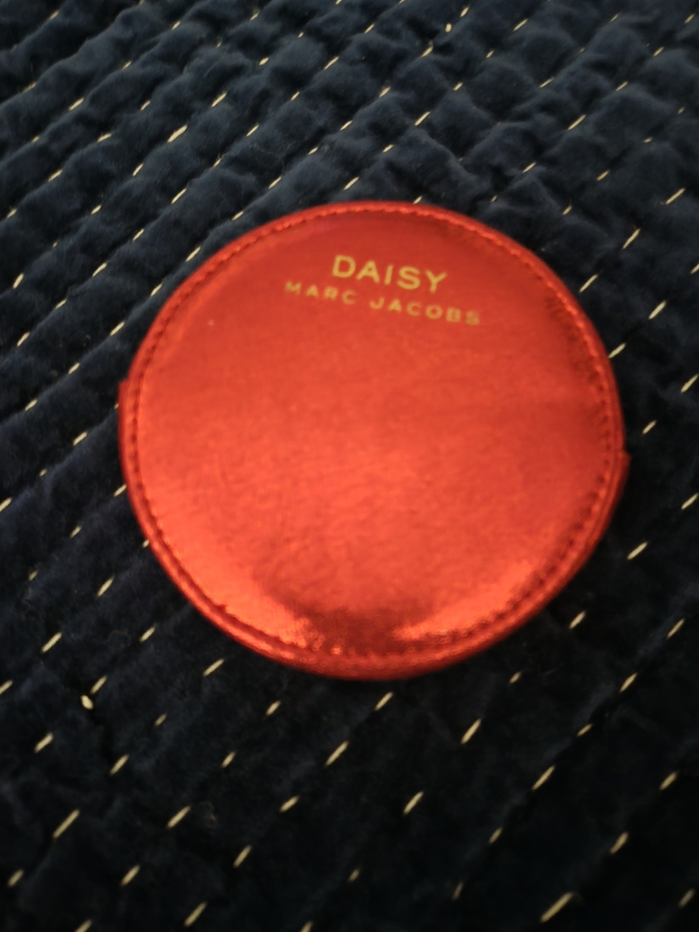 Daisy Marc Jacobs Red Metallic Round Compact Case